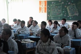 初中部开展“雷锋精神与我同行”系列活动