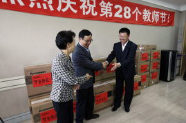 承领导关怀 勉教育新志