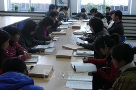 校本课程研究课题组开展研究活动