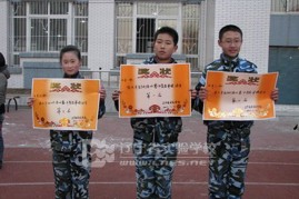 七年级举行跳绳比赛