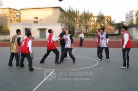 八年级男子篮球比赛