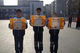 跳绳比赛创佳绩  健身强体增友谊