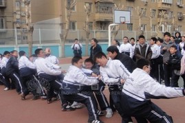 拔河，又一次熔铸了团队