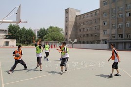 “三对三”篮球赛圆满举行