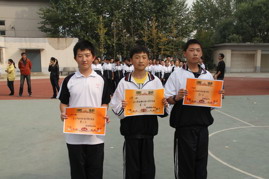 七年级举行跳绳比赛