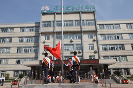 谱写青春礼赞 传承国旗精神