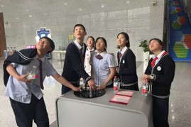 【尊重教育∙学科实践】以实践活动为帆，扬科学探究之舟——辽宁省实验学校七年级学生探秘科技馆